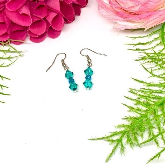 Jewelry - VINTAGE⚜️TURQUOISE GLASS Crystal Dangling Earrings